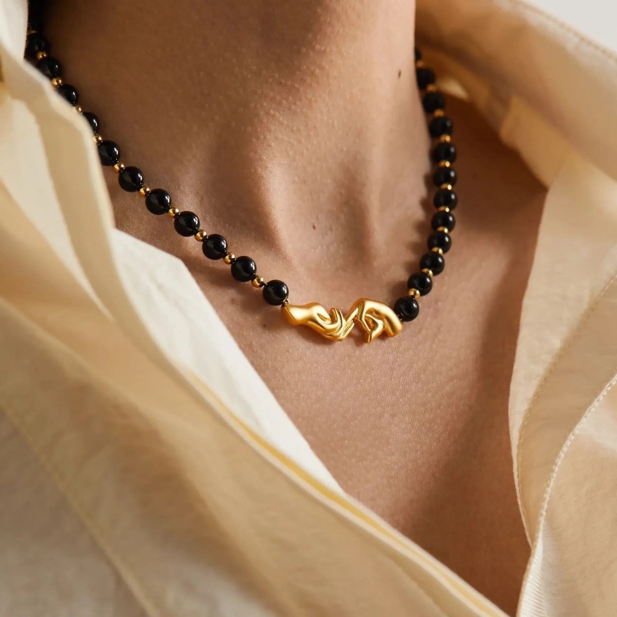 Anissa Kermiche Collier Les Mains