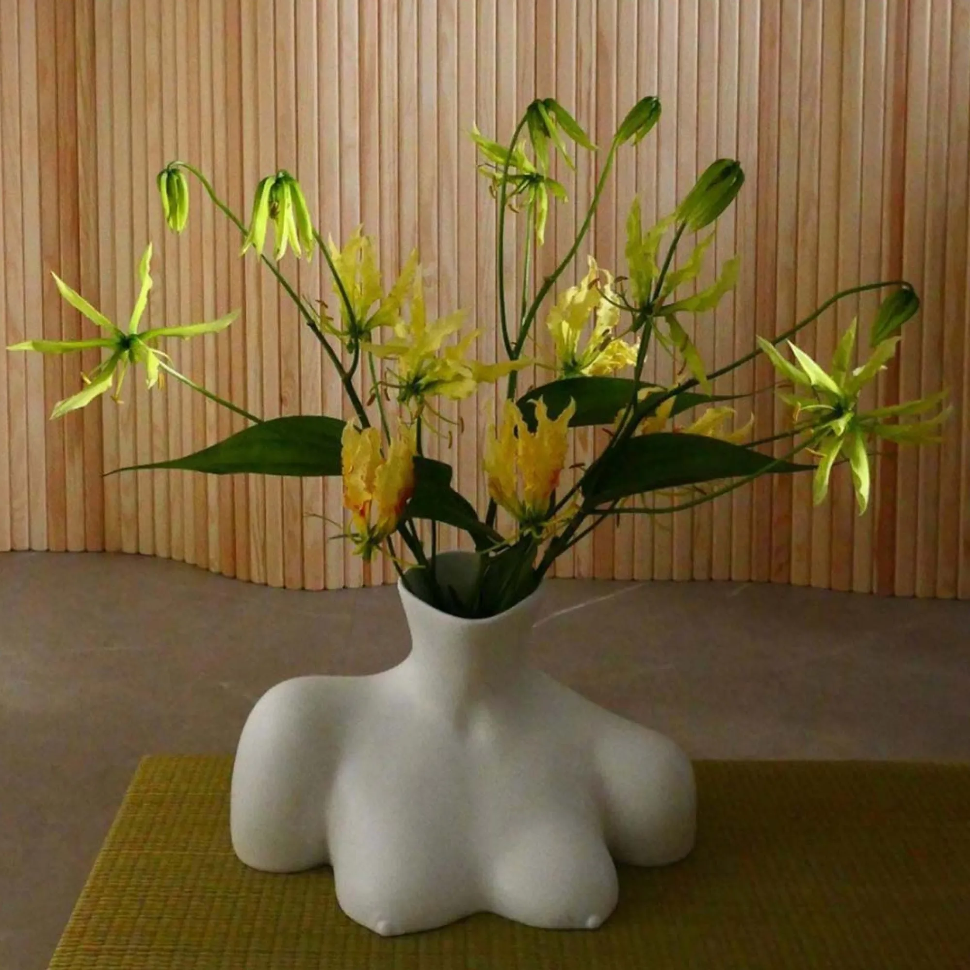 Anissa Kermiche Vase Breast Friend (Blanc Mat)